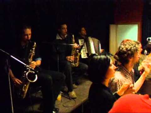 Fanfara Complexa: Vert kezes