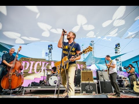 Mountain Stage (S03E04) JD McPherson - Firebug @Pickathon 2015