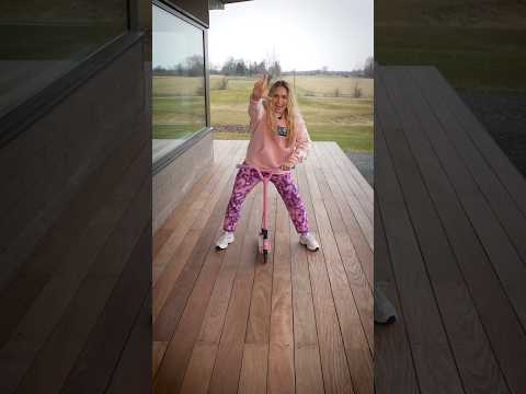 Jasmin viser hendes VILDESTE tricks på løbehjul! 😱