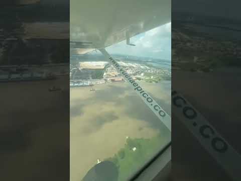 Sobrevolando la Ventana al Mundo y el Malecón del Río 🏟️🌊