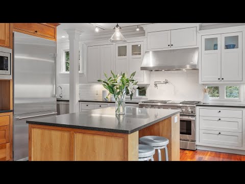 168 Nashawtuc Road, Concord MA - Custom Contemporary Home