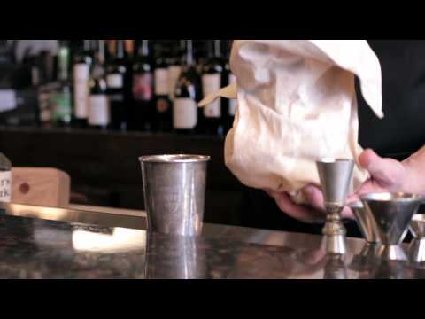 How to make a Mint Julep - DrinkSkool Cocktails