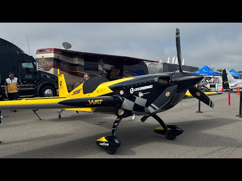Michael Goulian Extra 330sc Flight Demo, Short footage @flysnf