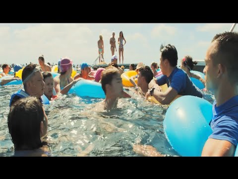 The Meg 2018: Megalodon Shark - Beach Attack Scene