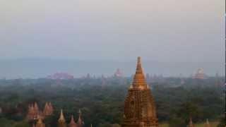 preview picture of video 'Sunrise from a stupa southern plain Bagan'