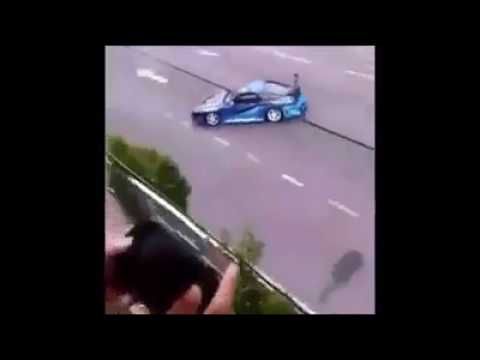 course poursuite il s'amuse avec la police!!!.abruti