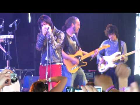 Julian Casablancas "Hard to Explain" (live) at Coachella 2010