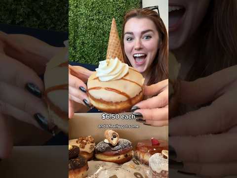 Finally trying the most famous donuts in Las Vegas! #foodie #lasvegas #donuts #eating #dessert