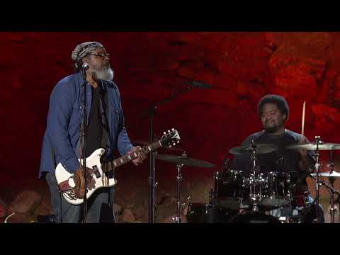 Alvin Youngblood Hart's Muscle Theory on The Caverns Sessions, "Big Mama's Door"