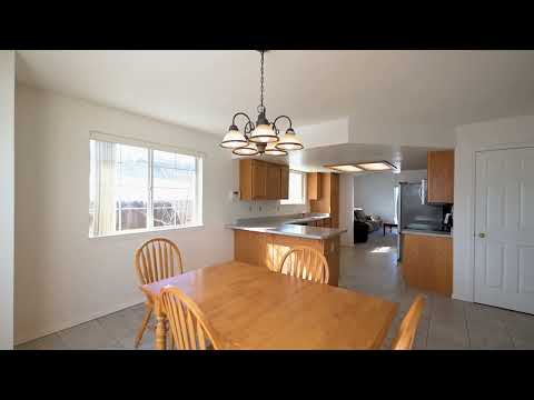 Open & Bright Home in Carson!