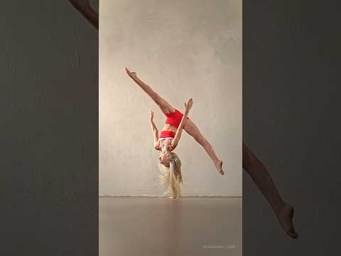 The perfect aerial with Lilah 💃 #dancephotography #slowmotion #acrobatics