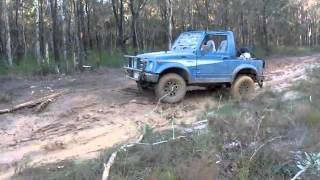 preview picture of video '4x4 stuck in mud (hilarious) - Novice off road girl driver panics when bogged'