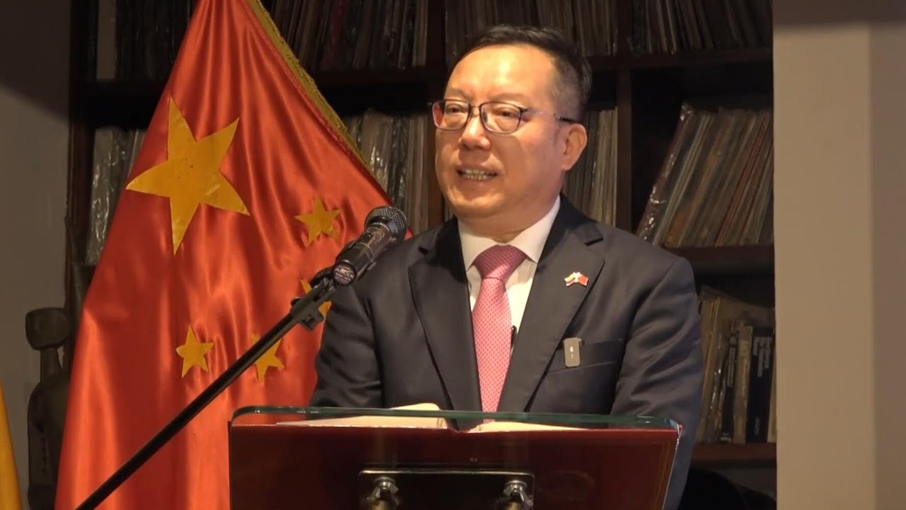 Ecuador y China fortalecen lazos culturales con exposición artística y proyecto de energía solar