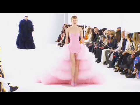 Maike Inga for Carolina Herrera FW 2022 2023 New York Fashion Week february 14 2022