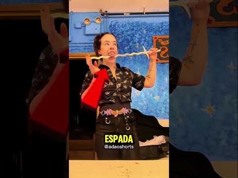 ⚔️O Segredo para ENGOLIR UMA ESPADA🤫#Shorts #Curiosidades #Inacreditável #FatoReal #Surpreendente