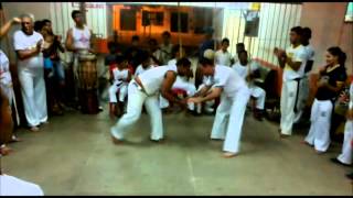 preview picture of video 'capoeira liberdade em itanhem-bahia.wmv'