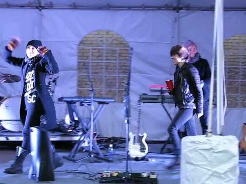 18/18 Tegan & Sara - Closer w/Crowd Surfers @ 104.5 Winter Jam, Philadelphia, PA 1/26/13