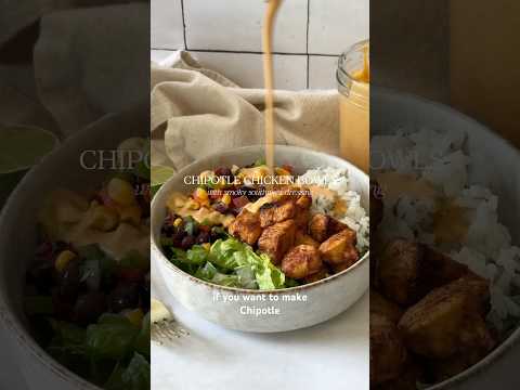 Chipotle chicken rice bowls 🤤 meal prep friendly, balanced dinner! Recipe below ⬇️