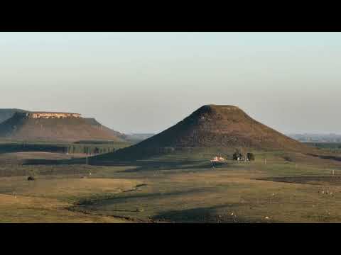 Video aéreo sobre lo cerros chatos de Rivera M3_13189 207