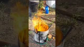 DERRETI LATINHAS COM LENHA, OU PELO MENOS TENTEI RSRS