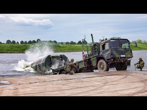 Bau einer schwimmenden Brücke in weniger als 30 Minuten