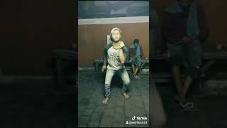 Download lagu TUTORIAL BERGOYANG DANGDUT YG ASIK mp3