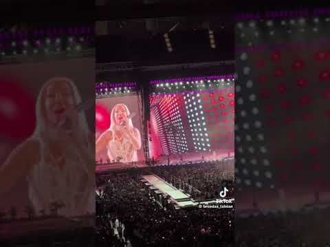 Ivy queen at bad bunny concert 2024