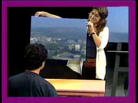 Video thumbnail for Eretz Ktana Eem Safam - ארץ קטנה עם שפם