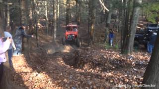 preview picture of video 'Erie Jeep People take on steep muddy slope'