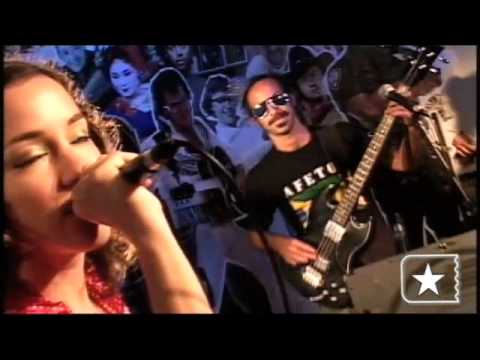 Karina Buhr em "Avião aeroporto" no Estúdio Showlivre 2009