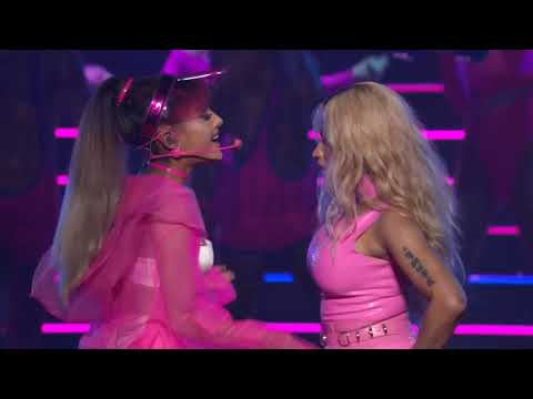 when Nicki noticed Ariana was nervous during the performance she wishpered 