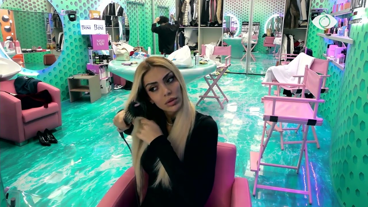 Mëngjes i ëmbël në shtëpi, Baby G përqafon Brikenën