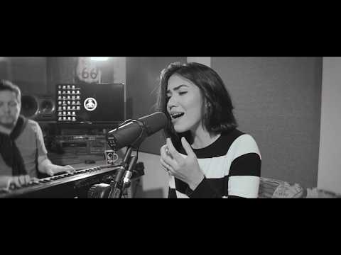 Elinne - Renova me / Ao Único (Medley)