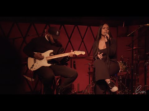 Livv. - Alone (Acoustic / Live)