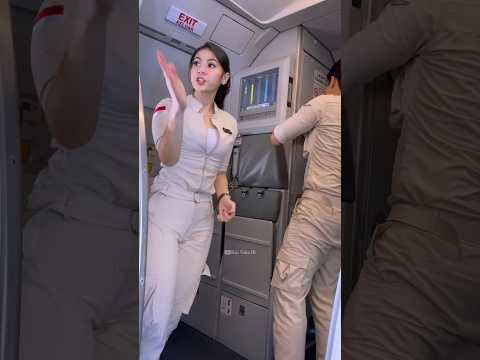 Pramugara Ganteng dan Pramugari Cantik Super Air Jet Melapas Sabuk Pengaman dalam Pesawat