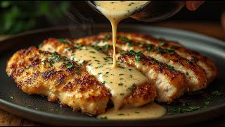 Seit diesem Rezept macht keiner mehr Schnitzel! Knusprige Hähnchenbrust in Parmesan-Soße