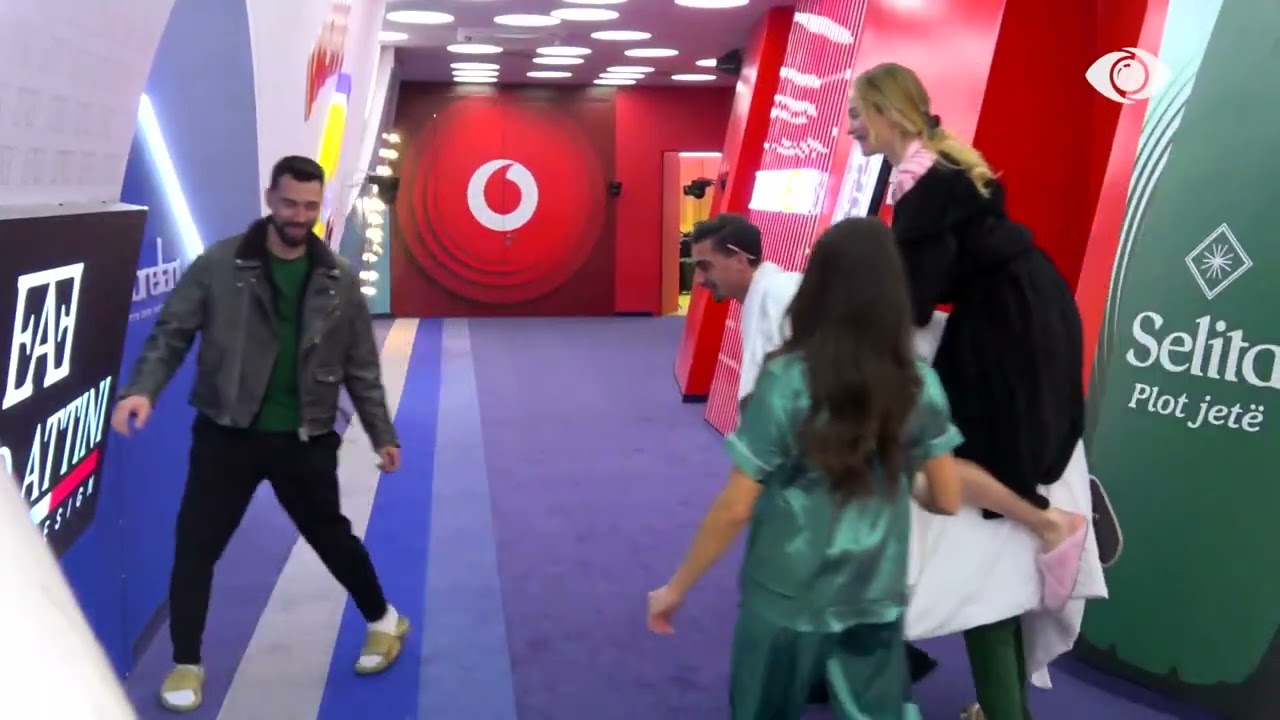 “Është arab ky…”/ Banorët improvizojnë një xhiro me kal në dhomën e gjumit, Selin në rolin e kalorses