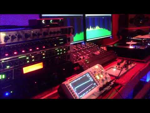 WEST PHILLIPS    SUCKERS FOR A PRETTY FACE     24bit DAC@48Khz