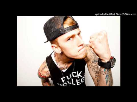 Machine Gun Kelly Ft. Tezo - Black Magic (Move That Dope Freestyle)