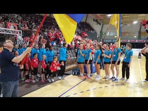 Der Einlauf des Buxtehuder SV beim Finale des Final 4 in Leverkusen