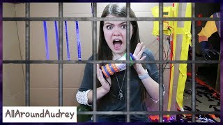 Sneaking Into Hello Neighbors Maximum Security Box Fort Prison / AllAroundAudrey