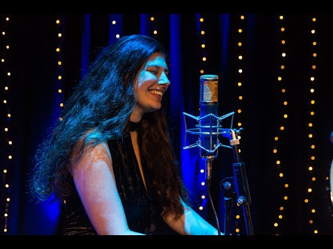 Naduah - Love Story van een Week | LIVE @ Neushoorn