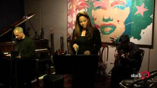 Lydia Venturelli - O Negócio é Amar (Carlos Lyra /Dolores Duran)