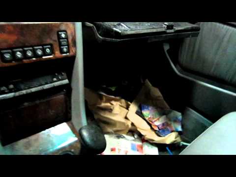 Parting out a 1990 Mercedes 300CE  100792