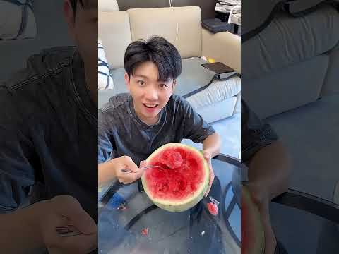 天气这么热，给男朋友榨个西瓜汁！ #funny #watermelon #food#comedy
