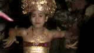 preview picture of video 'Temple dancer, Bali, 1995'