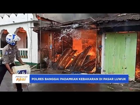 POLRES BANGGAI PADAMKAN API DI PASAR SENTRAL LUWUK KERAHKAN MOBIL AWC POLRI