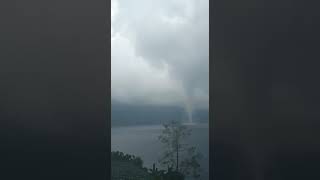preview picture of video 'Fenomena di danau kembar Alahan panjang'