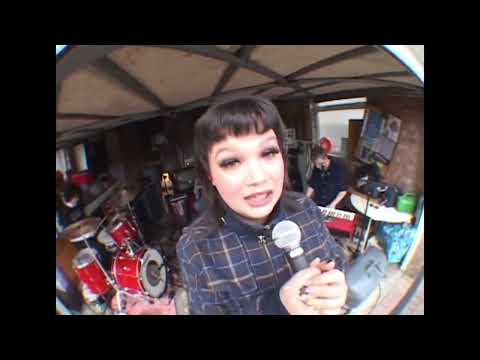 Lola Young - Don't Hate Me (Live from the Garage)
