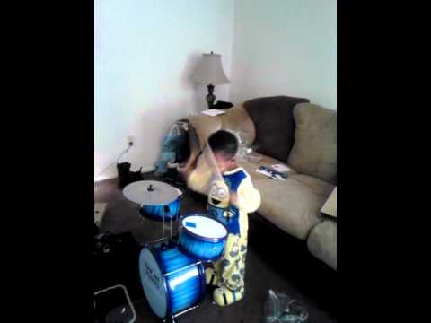 Three year old 1st set of drums....future Chick Webb!